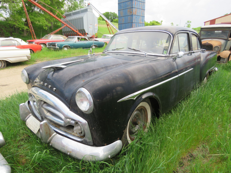 Illustration for article titled A Minnesota Farmer Spent His Life Collecting Cars And Now His Gigantic Fleet Is Up For Auction